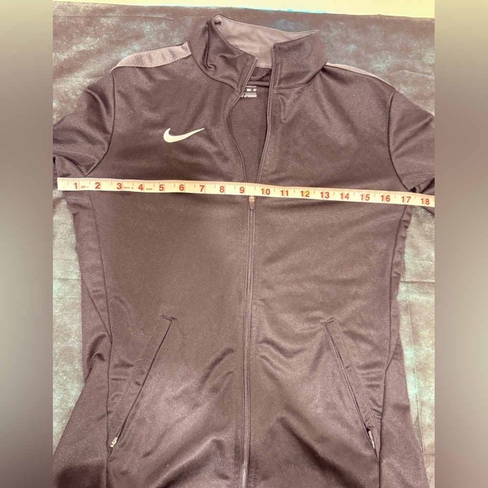 🔥Nike Women's Black Ligth Jacket Size XS EUC🔥 - Picture 6 of 6